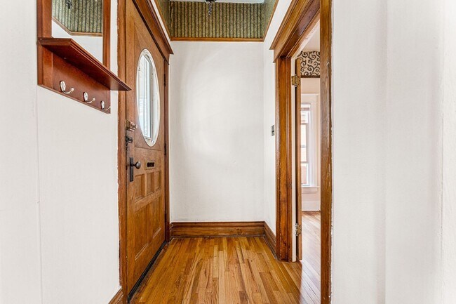 Building Photo - Charming Victorian Home in Wash Park West!