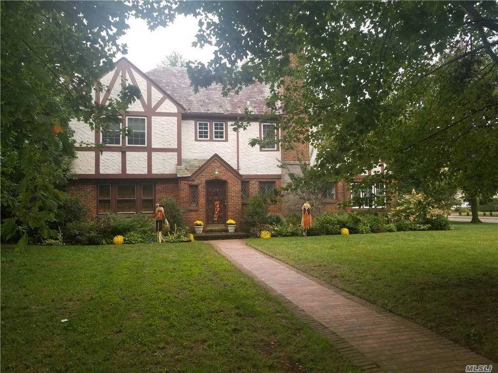 Primary Photo - 214 Stewart Ave