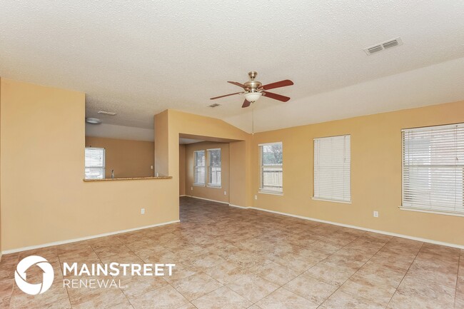 Foto del edificio - 7928 Hidden Brook Dr