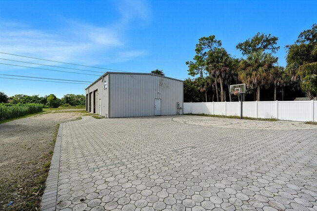 Foto del edificio - 6070 Lancewood Way