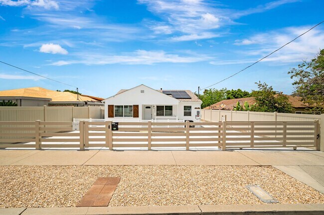 Foto del edificio - 10951 Whitegate Ave