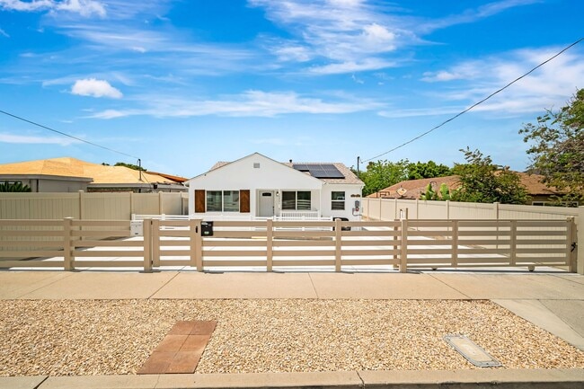 Photo - 10951 Whitegate Ave, Sunland CA 91040- House