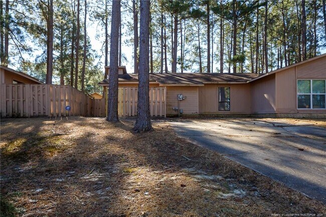 Foto del edificio - 613 Mosswood Ln