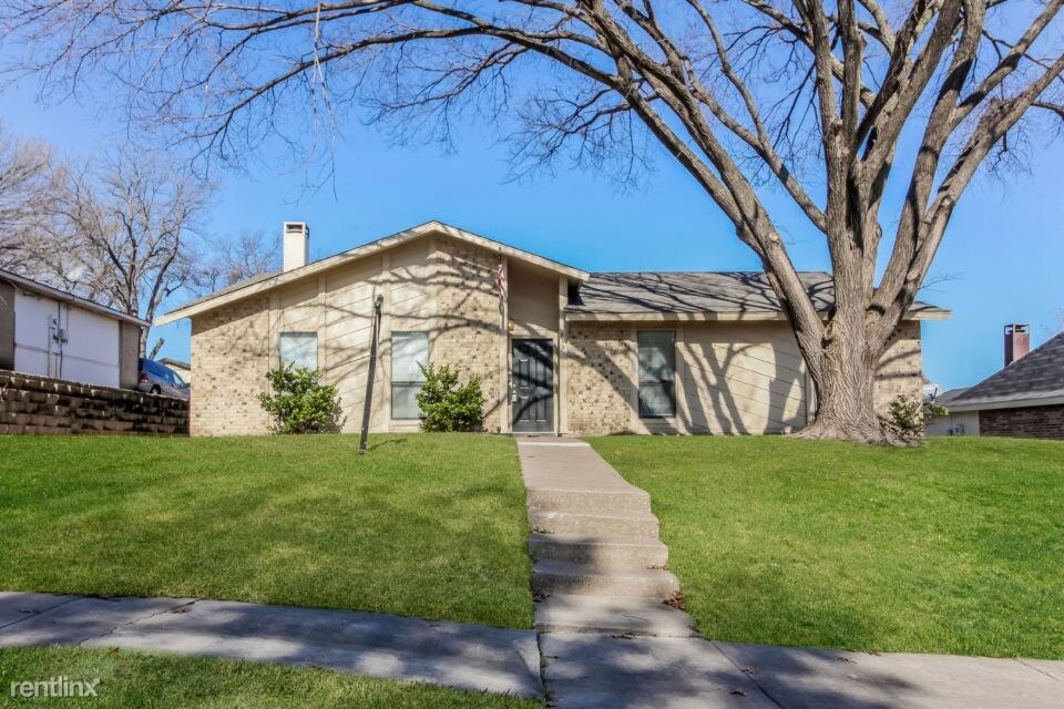 933 Medio Dr, Garland, TX 75040 House Rental in Garland, TX