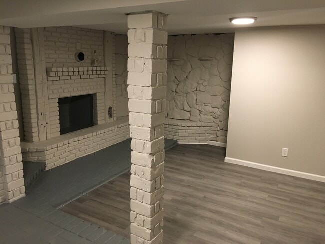 Building Photo - 31 Cedar Swamp Rd