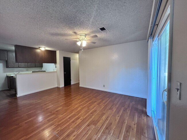 Foto del edificio - 955-957 Woodshire Way