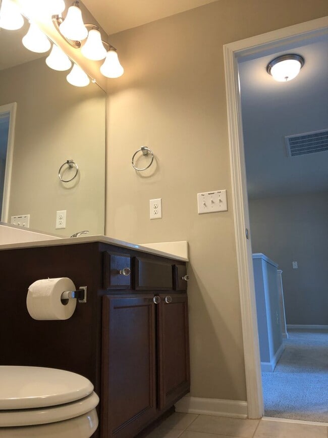 Photo - Stunning 3 bedroom, 2 1/2 bath 2 story home