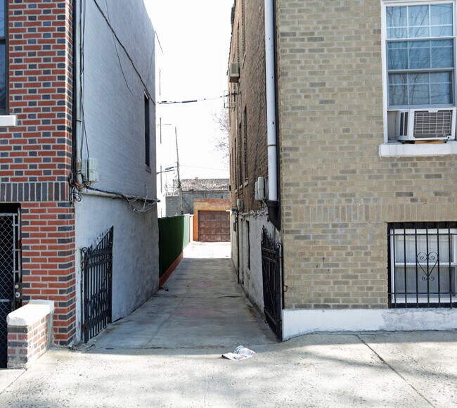 Building Photo - 833 E 227th