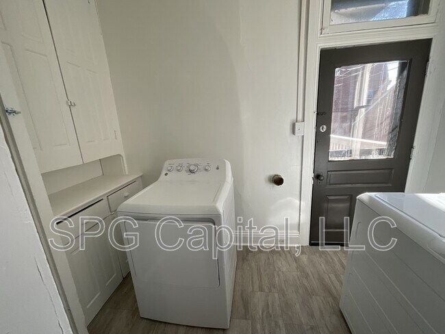 Foto del edificio - 1042 W Market St