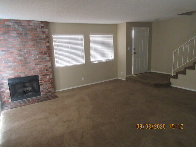 Foto del edificio - 8744 Darby Ave