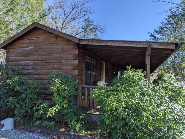 Foto del edificio - 2 Bed 1 Bath Cabin- All Utilities Included...