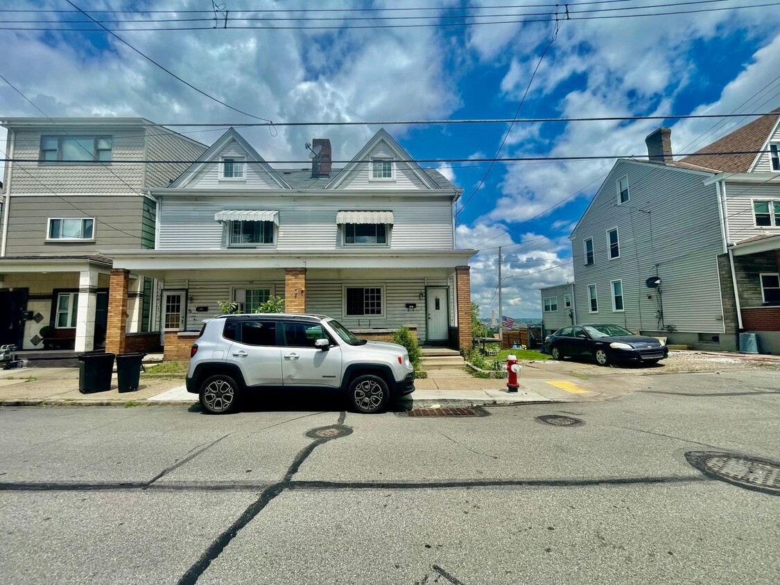 Primary Photo - 4 Bed 1 Bath- Southside Slopes Pittsburgh PA