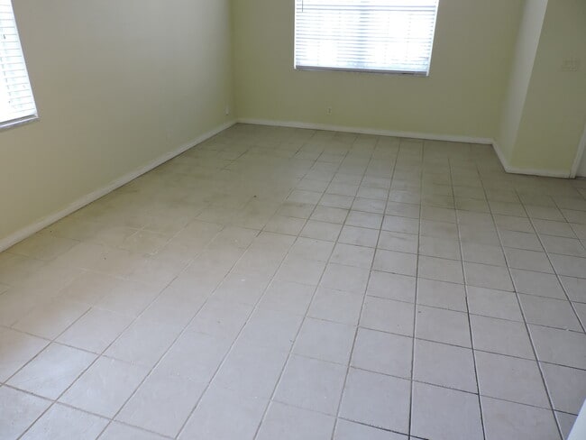 Building Photo - 1708 Pierside Cir