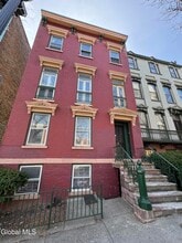 Building Photo - 2 Madison Pl