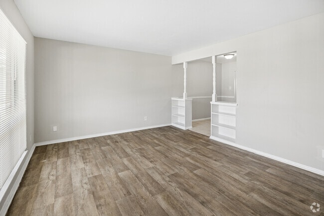 1BR, 1BA - 731SF - Living Room - Cimarron Apartments