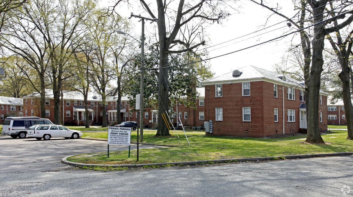 Foto del edificio - McGuire Park Apartments