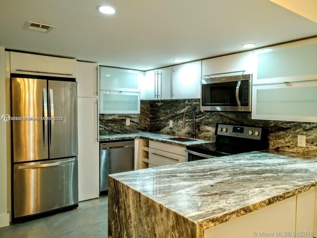 Building Photo - 589 N University Dr