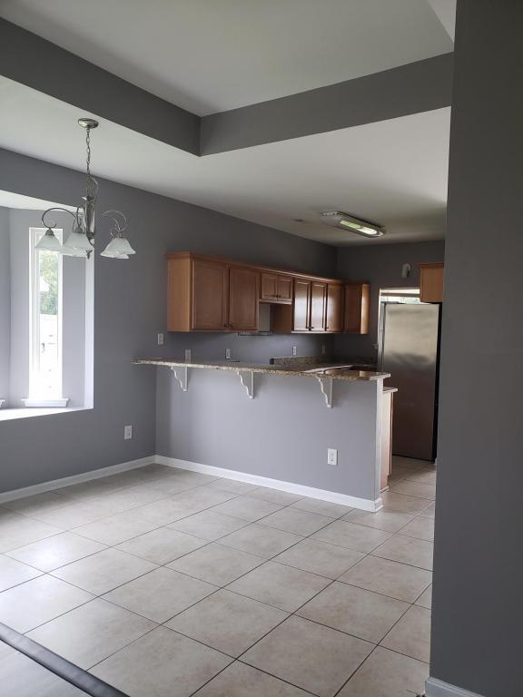 Building Photo - 211 Pendleton Pl