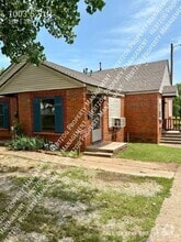 Building Photo - 1003 S 9th St