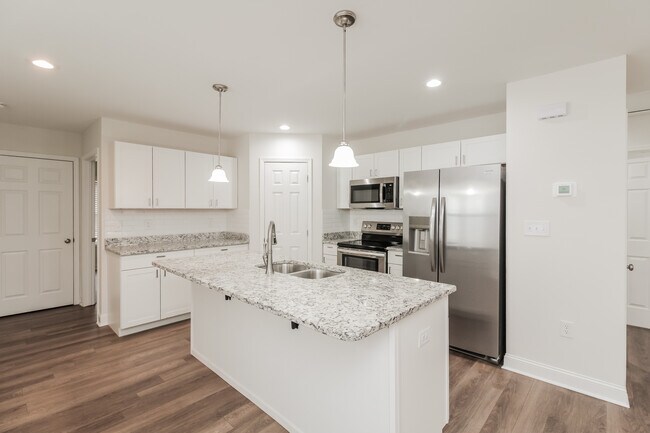 Building Photo - 36 Oak St