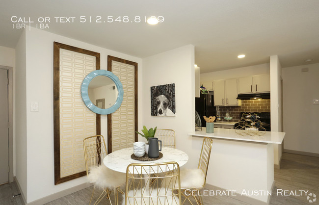 Canvas Apartments Austin / It is located in a prime residential