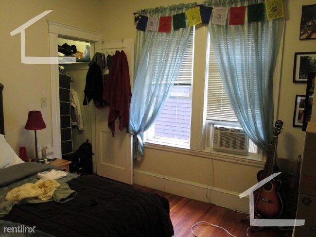 Building Photo - 33 Fairbanks St