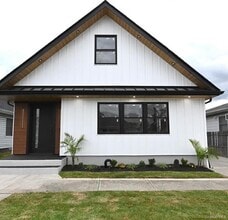 Building Photo - 11 Bayview Ave