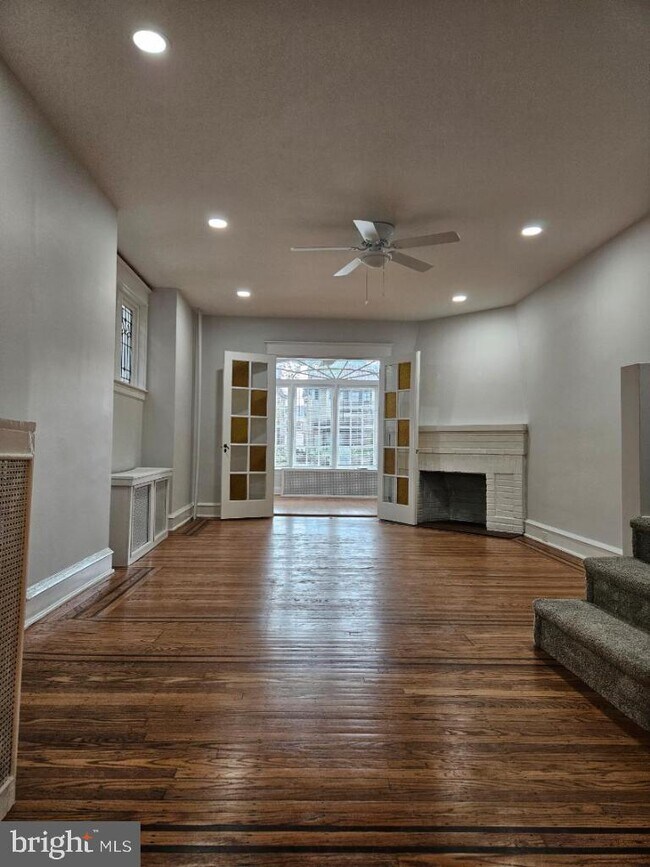 Building Photo - 409 W Mt Airy Ave
