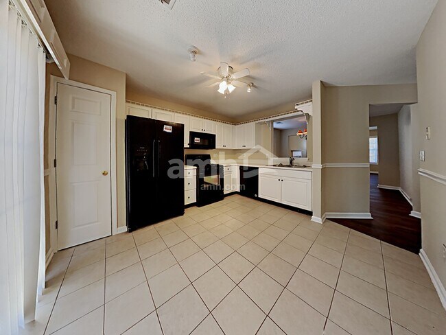 Foto del edificio - 6638 Shady Ridge Ln