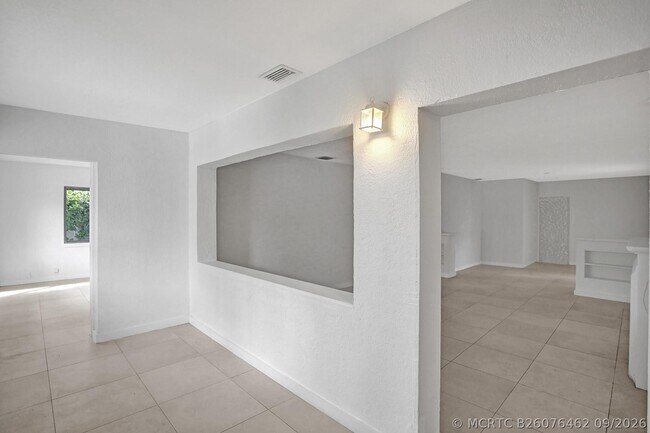 Foto del edificio - 8240 NW 1st Pl