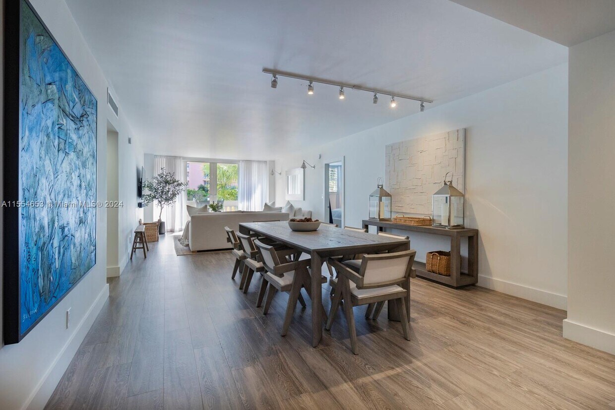 Foto principal - 100 Edgewater Dr