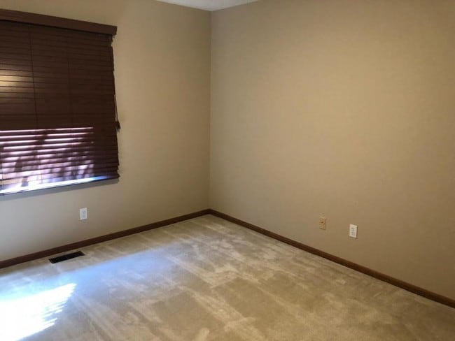 Building Photo - 203 Bona Vista Dr NW