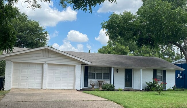 Building Photo - 1725 Pecan Park Dr