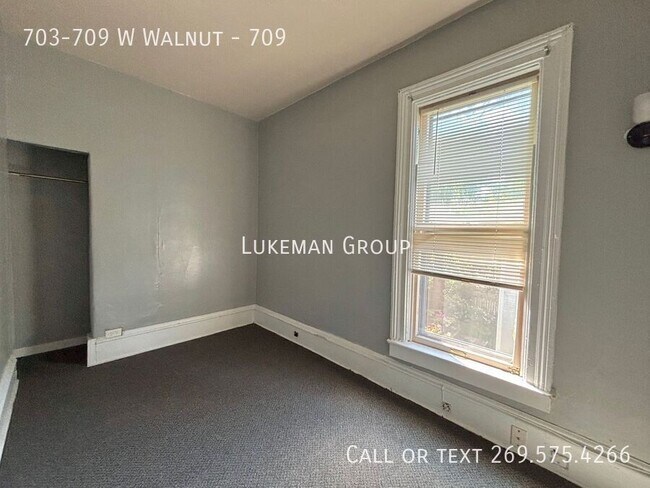 Building Photo - 703-709 W Walnut-709