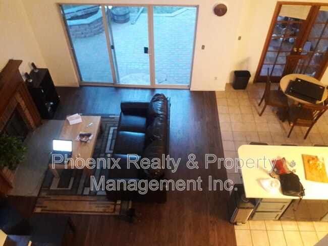 Foto del edificio - 919 Clover Cir
