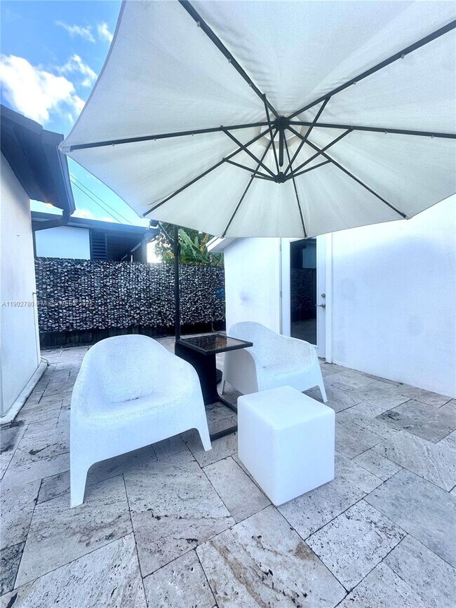 Foto del edificio - 1700 SW 16th Ter