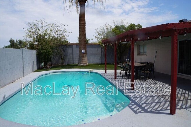 Foto del edificio - 1732 E Hermosa Dr