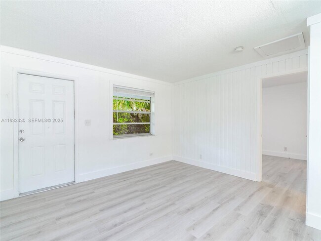 Foto del edificio - 2020 Miami Rd