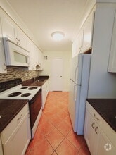 Building Photo - 44 Strawberry Hill Ave