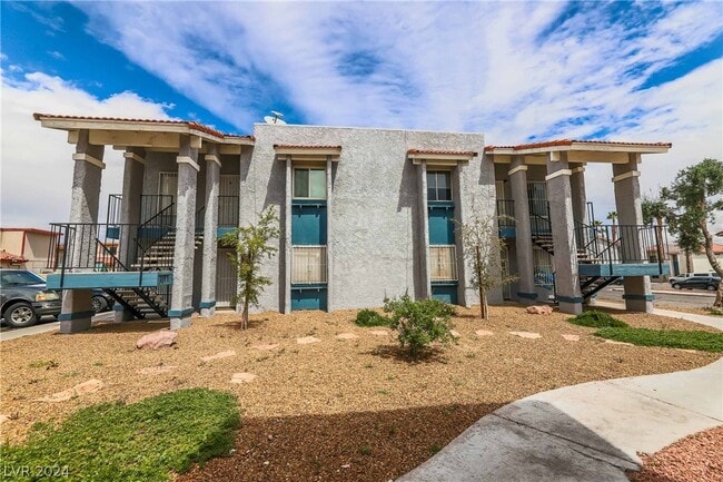 Building Photo - 3649 S Van Dyke Ave