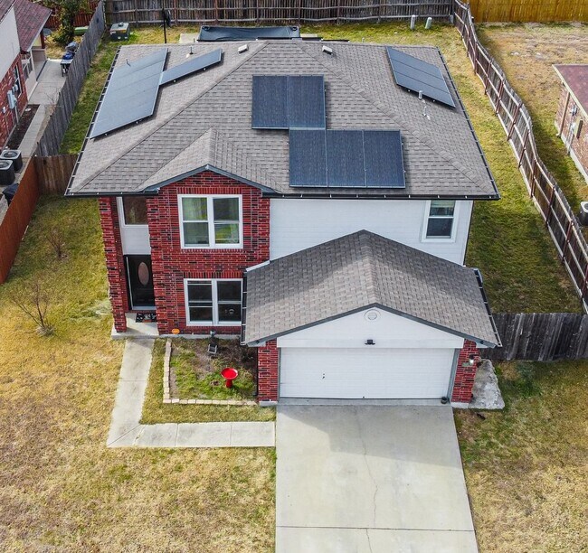 Foto del edificio - 2-Story 3 Bedroom, 3 Bathroom Home with Solar Panels!!!