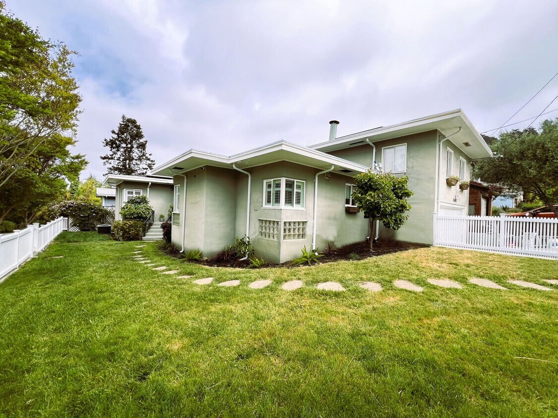 Primary Photo - Chic Piedmont Pines home with Enclosed Yard