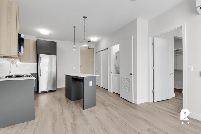 Foto del edificio - 670 N May St