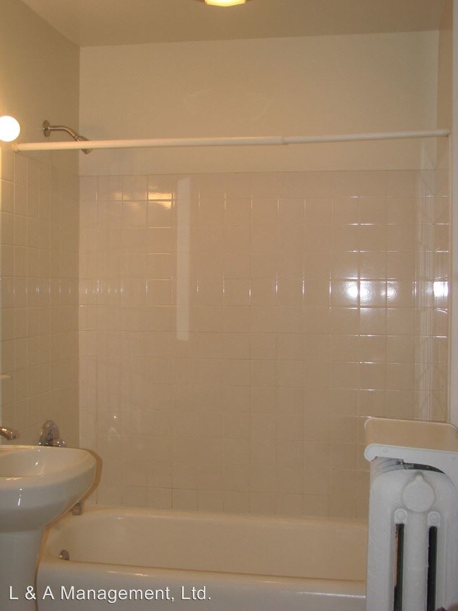 Foto del edificio - 2572 Kemper Rd