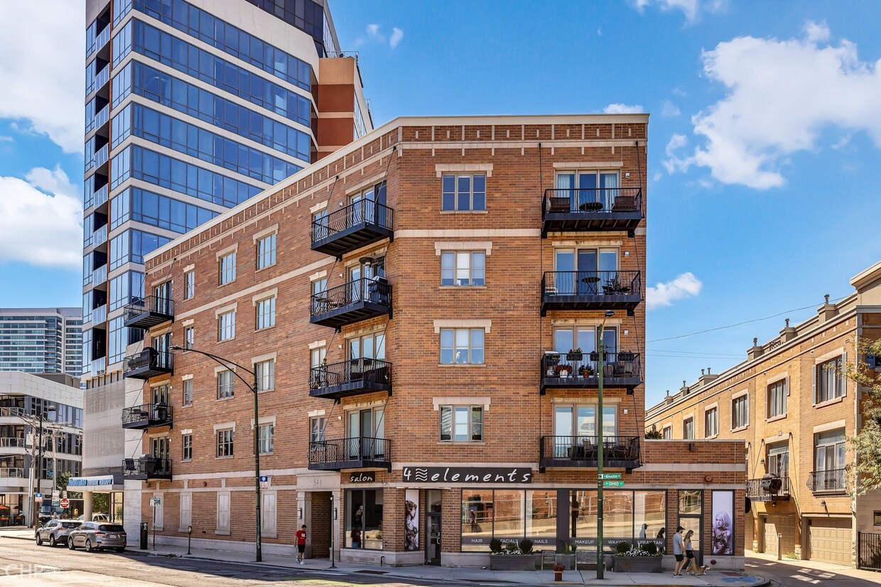Foto principal - 544 N Milwaukee Ave