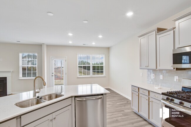 Building Photo - 15121 Lake Ridge Rd