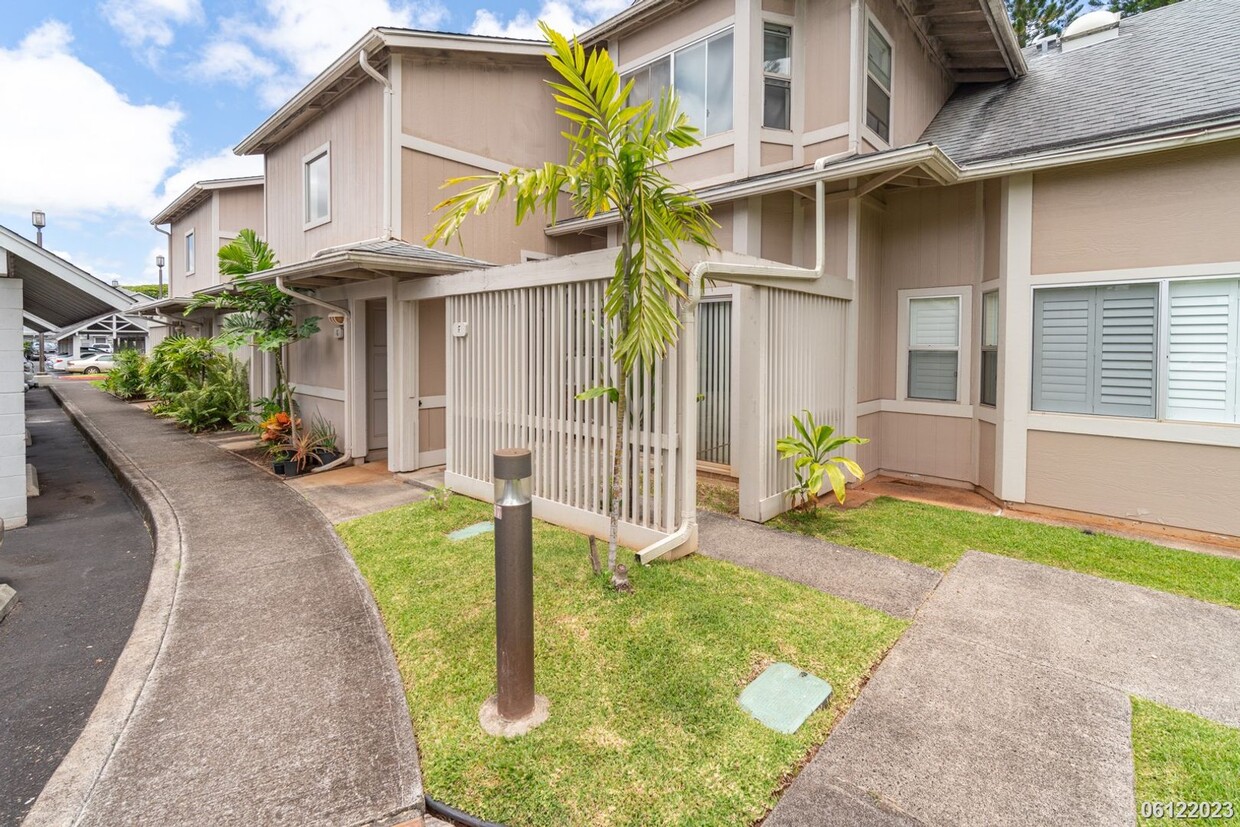 Foto principal - 2 Bd 1 bath 2 Pkg - Mililani Mauka - 95-10...