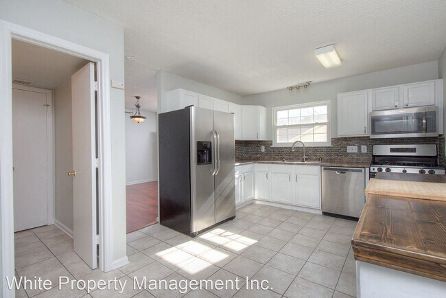Building Photo - 3 br, 2.5 bath House - 6221 Round Hill Road