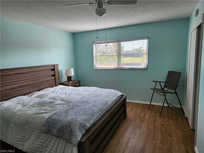 Foto del edificio - 300 Valley Stream Dr