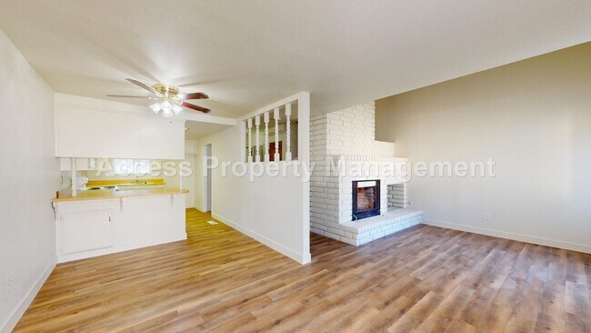 Foto del edificio - 2735 Fowler Rd